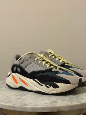 Adidas Yeezy Boost 700